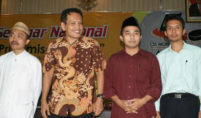 518_pembicara-seminar-naional-cssmora.jpg