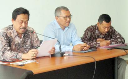 814_rapat.jpg