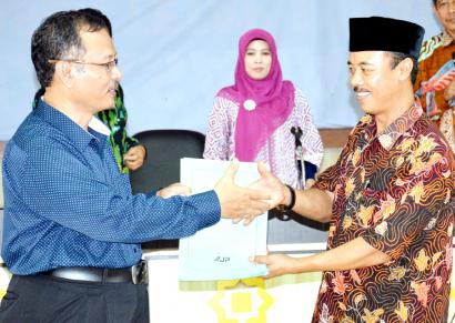 1385_penyerahan-sk-dosen-bukan-pns.jpg