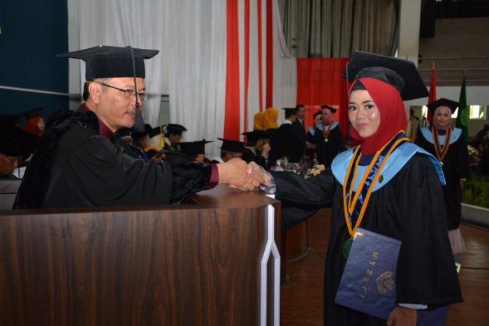 1823_wisuda.jpg