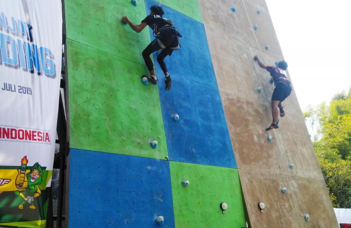 2198_climb1.jpg