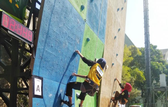 2199_climb2.jpg