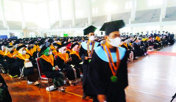 3724_wisuda.jpg