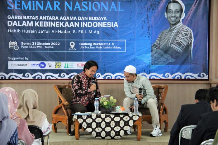 4591_habib-husein-ja-far-al-hadar-pada-acara-seminar-nasional-fesbud-humaniora-uin-malang.jpg