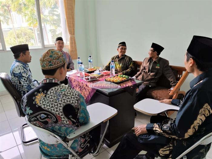 4662_jajaran-pengurus-musaid-ah-dan-asatidz-htq-uin-malang-dalam-acara-seminar-nasional-qur-ani.jpg