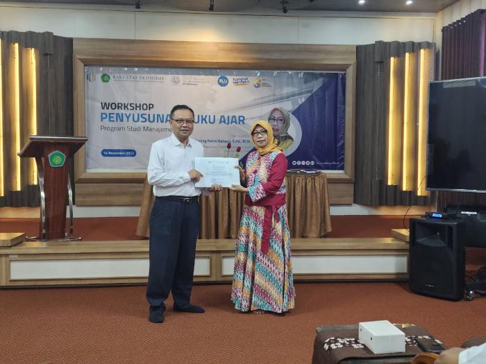 4725_workshop-penyusunan-buku-ajar-prodi-manajemen.jpg