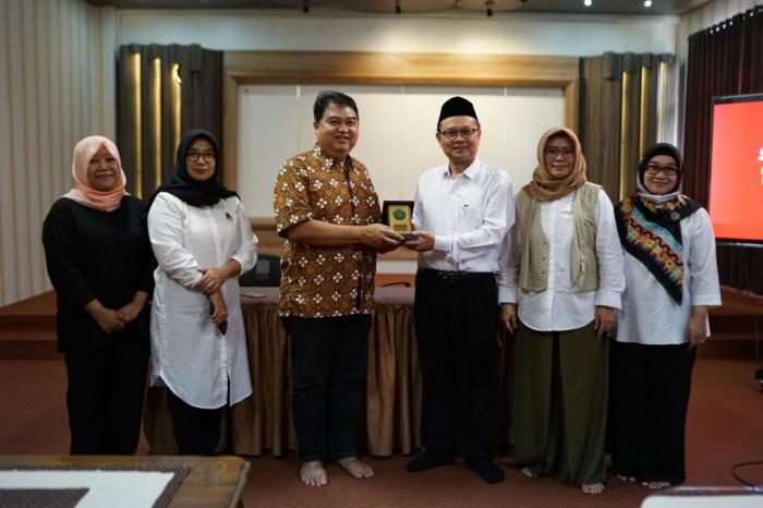 4857_dekan-feuinmalang-febiuinsurakarta.jpg