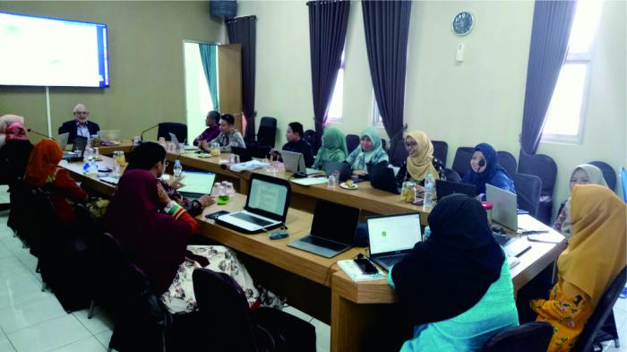 5286_research-group-discussion.jpg