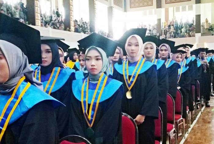 5311_wisudawati.jpg