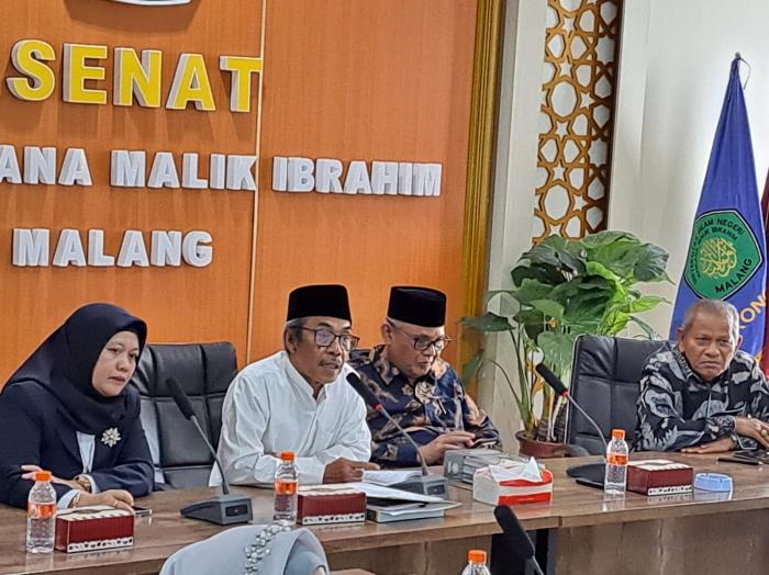 5564_senat.jpg